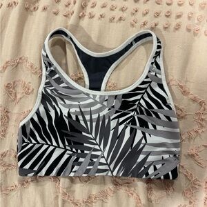 🤍3/$25🤍 Old Navy Monochrome Leaf Pattern Sports Bra